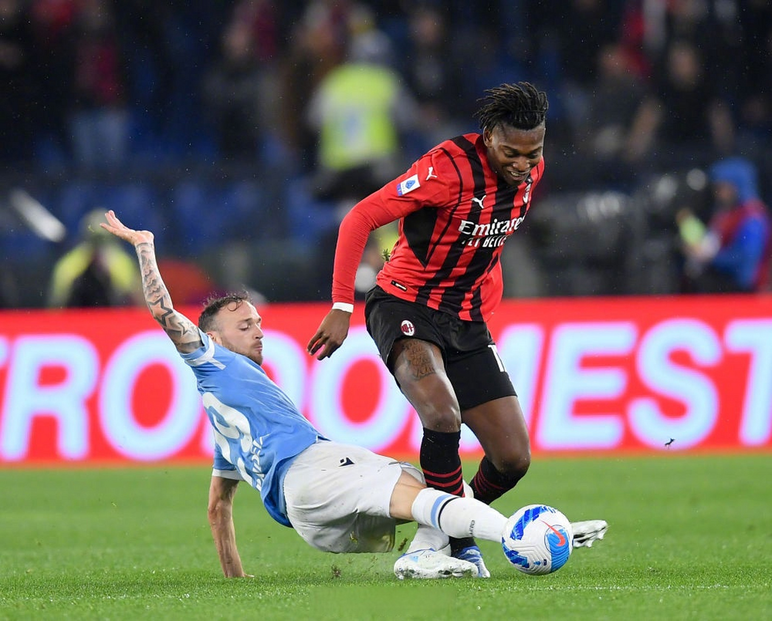 AC米兰鏖战挪威,奥亚尔萨瓦尔惊艳四座 AC米兰鏖战挪威,奥亚尔萨瓦尔惊艳四座