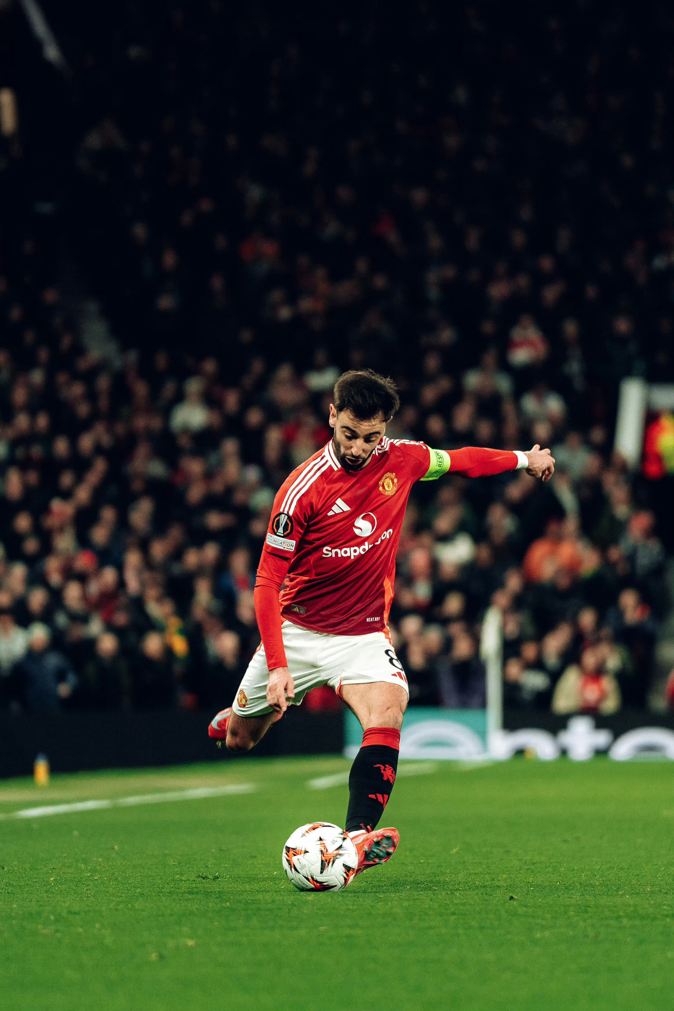 AC米兰鏖战挪威,奥亚尔萨瓦尔惊艳四座 AC米兰鏖战挪威,奥亚尔萨瓦尔惊艳四座