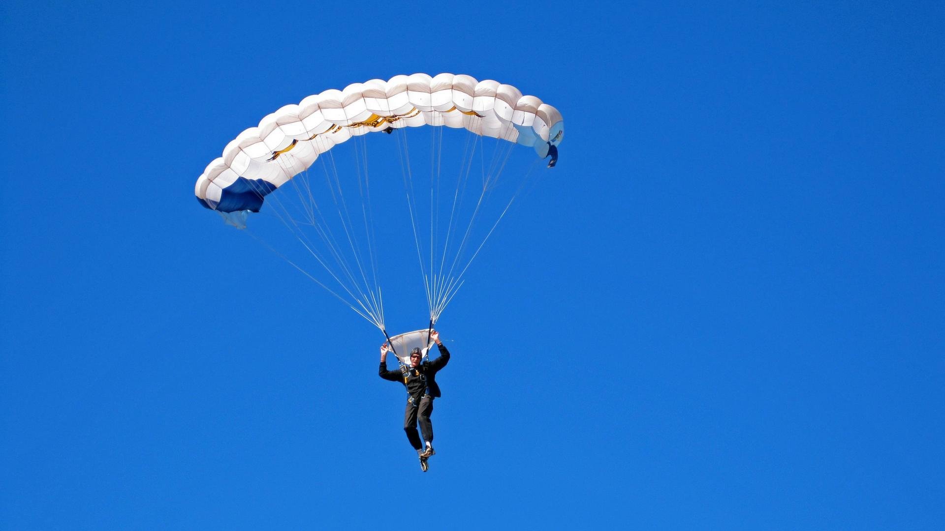 赛道上的绝对统治，那个让莫兰特无解的F1年度争冠之夜
